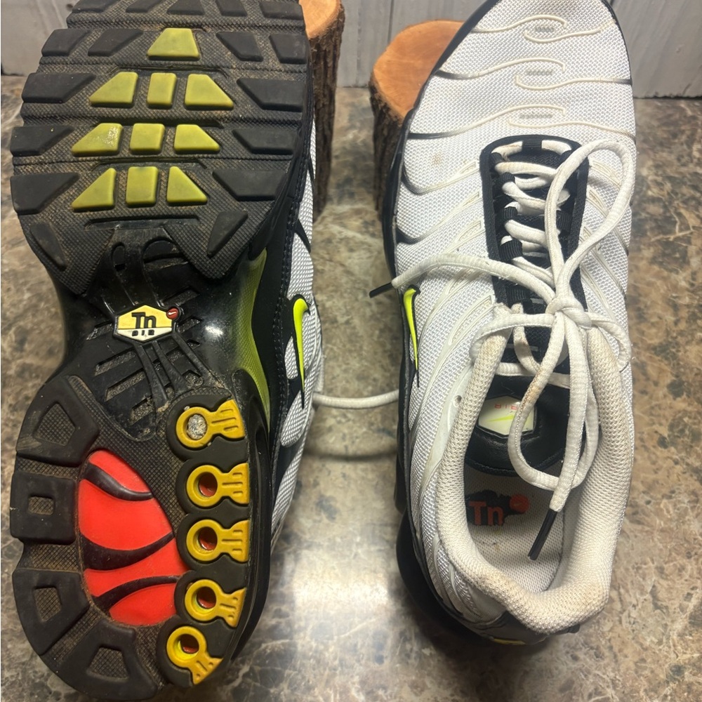 Nike Men’s White/Black Volt Air Max Plus Athletic Shoes - Picture 4 of 15